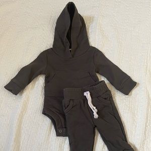 Excellent condition Little One Shop Co. set